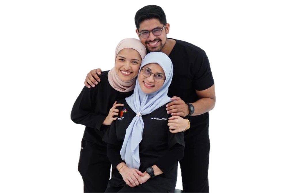 Legasi keluarga Klinik Pergigian Sharifah Aminah Kuala Lumpur bersama Dr Sharifah Aminah dan anak-anak