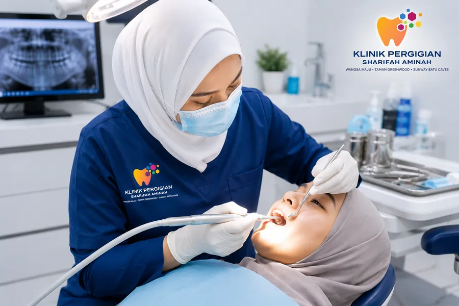 🖼️ [IMAGE 3] Cadangan: Foto doktor gigi sedang melakukan tampal composite, suasana klinik bersih dan profesional.